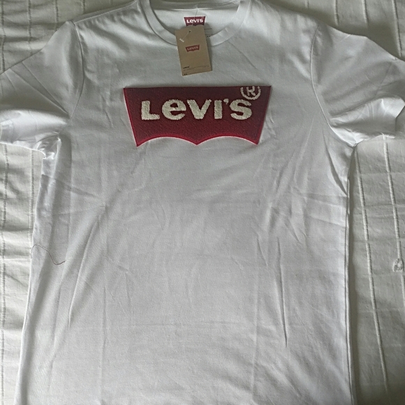 Levi's Other - NWT Levi's White Short Sleeve T-Shirt Red Logo M